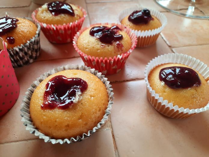 Cupcakes ecológicas de arándanos y crema espesa