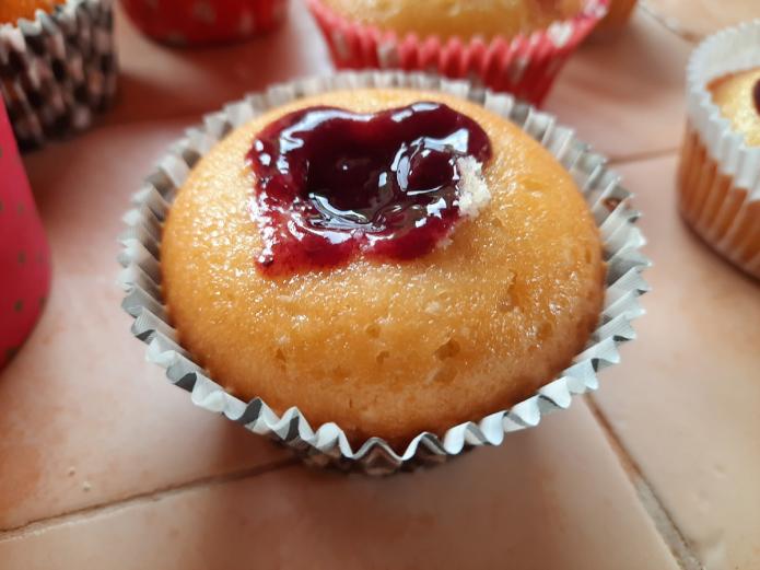 Cupcakes ecológicas de arándanos y crema espesa