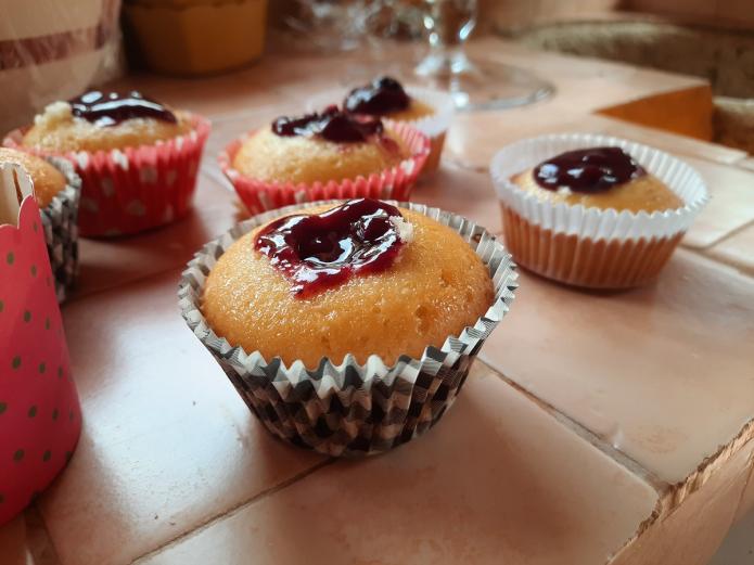 Cupcakes ecológicas de arándanos y crema espesa