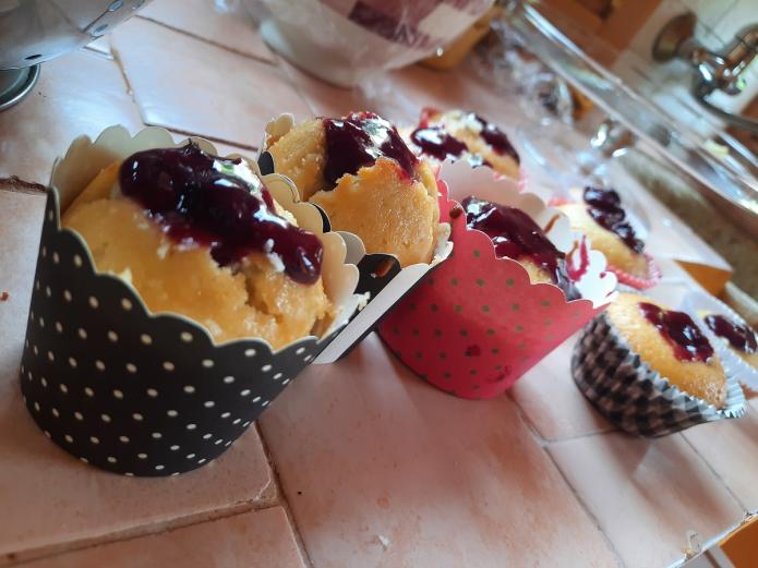 Cupcakes ecológicas de arándanos y crema espesa