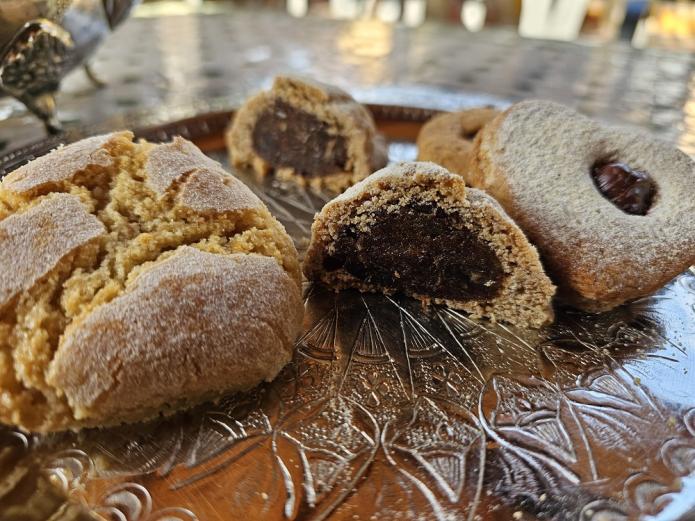 Maamul de dátiles, almendrados y pastitas de té 