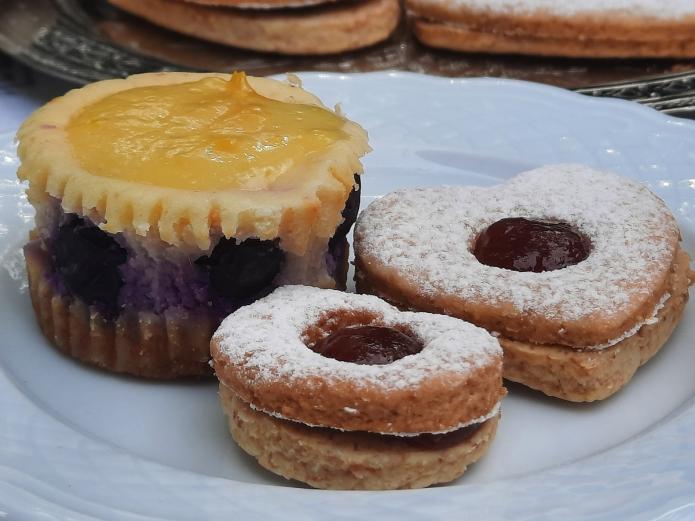 Mini tartas de queso ecológicas con limón y arándanos 